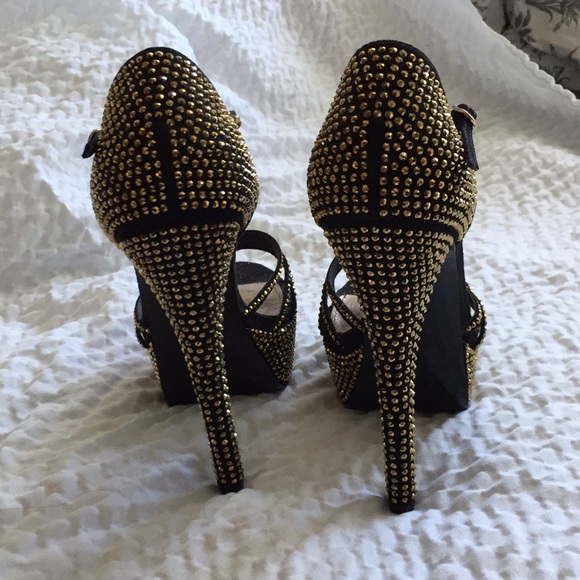 Gold and Black Platform Heels - Picture 3 of 6